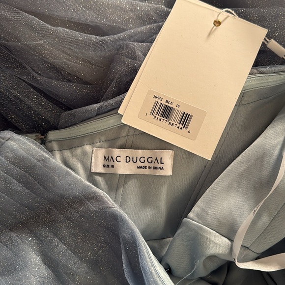 MAC DUGGAL
Blue Glitter One-Shoulder Ombre Gown with Bow - Picture 12 of 13